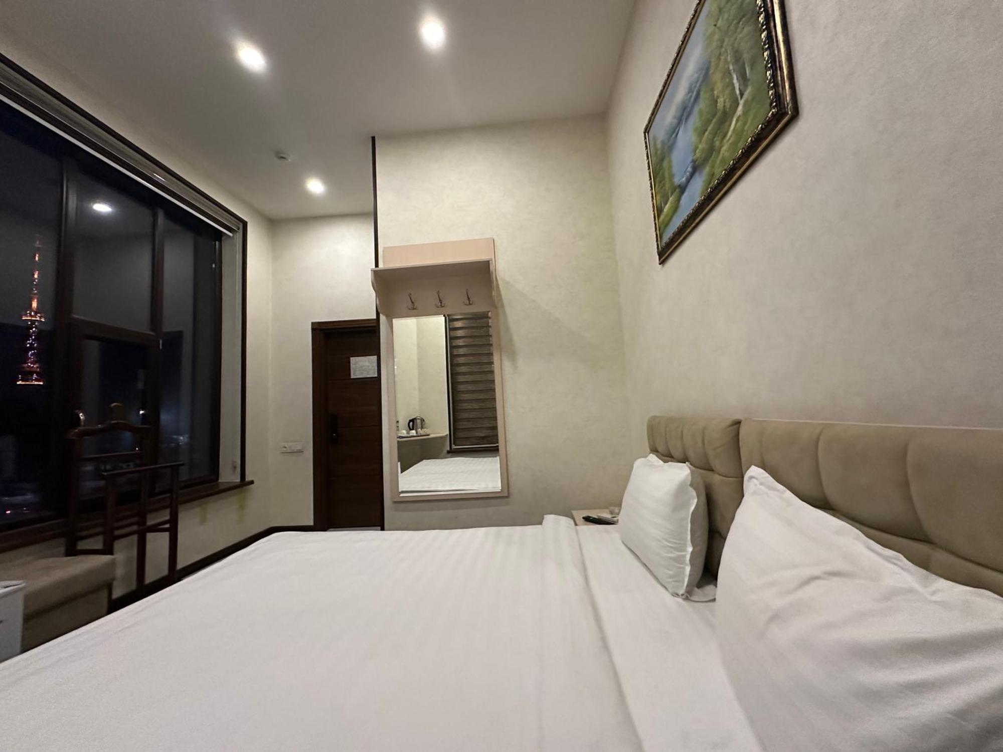 Friday Hotel Tashkent Ngoại thất bức ảnh